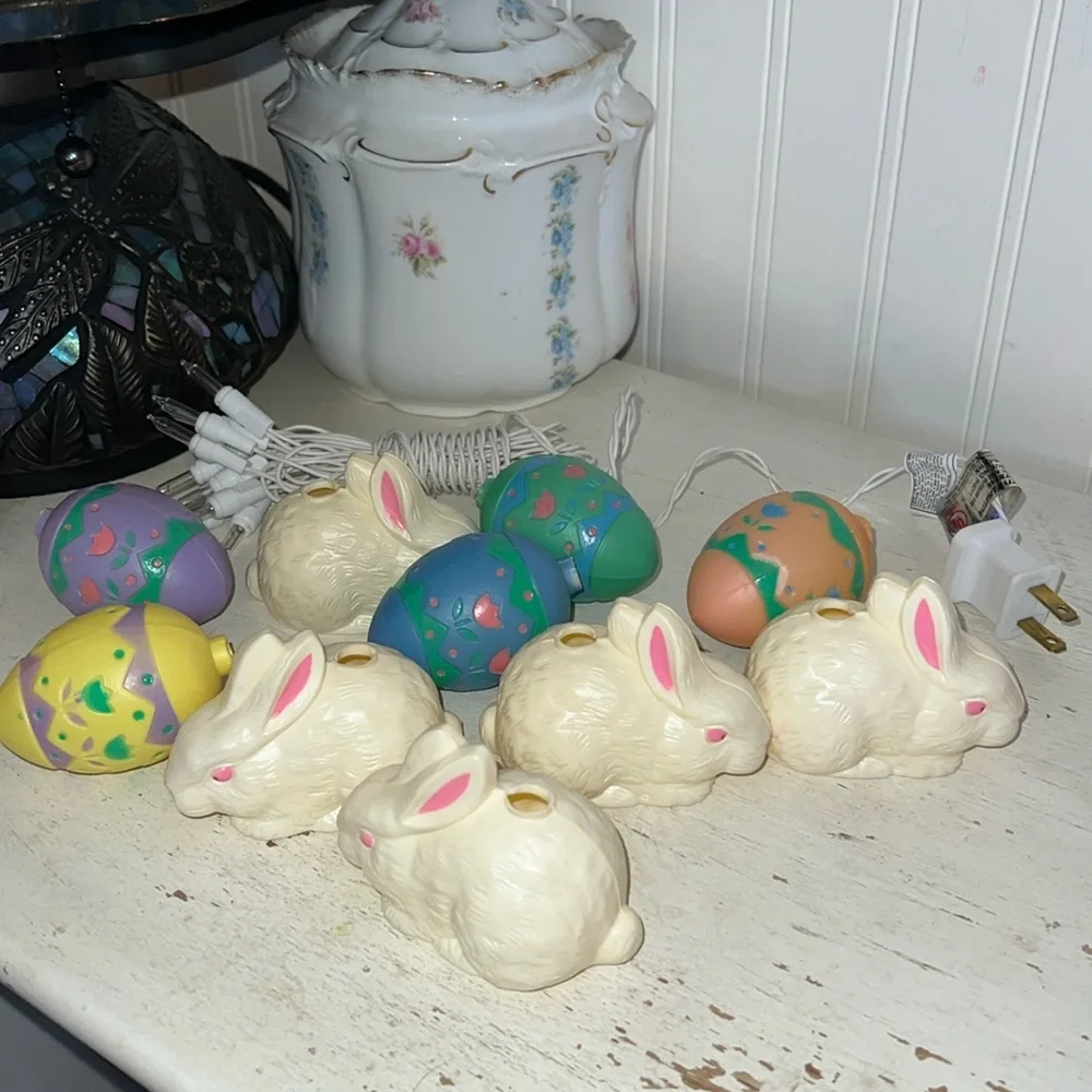 Vintage Lillian Vernon Easter Spring bunny egg blow mold light strand